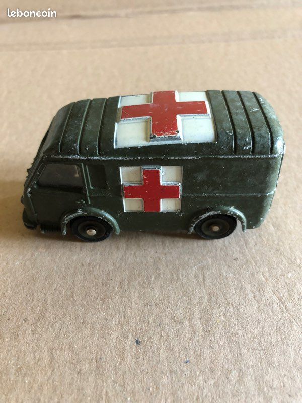 Dinky Toys Ambulance Militaire Renault Carrier – Avec Boîte – Très bel état - Modélisme