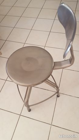 TABOURET VINTAGE METALLIQUE ETAT NEUF réglable en hauteur 0667194479 90e ne reçois ni mail ni SMS