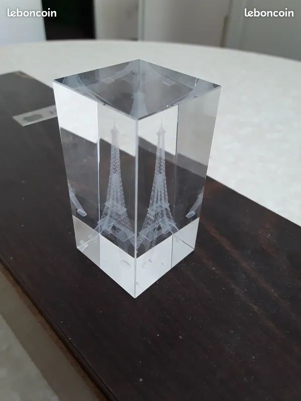 Tour EIFFEL presse papier bibelot en verre motif relief 3D déco bureau ou collection (image 3)
