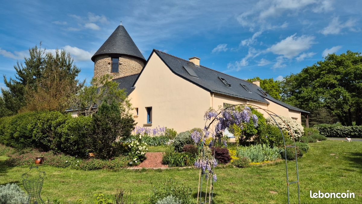 Maison 8 pièces 173 m² · à Besné · 173 m² · 460 000 €