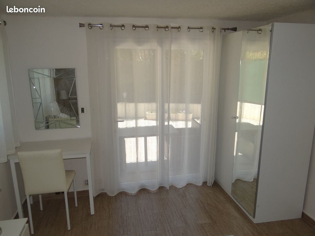 Rez de villa piscine privative vue mer à Antibes (image 6)