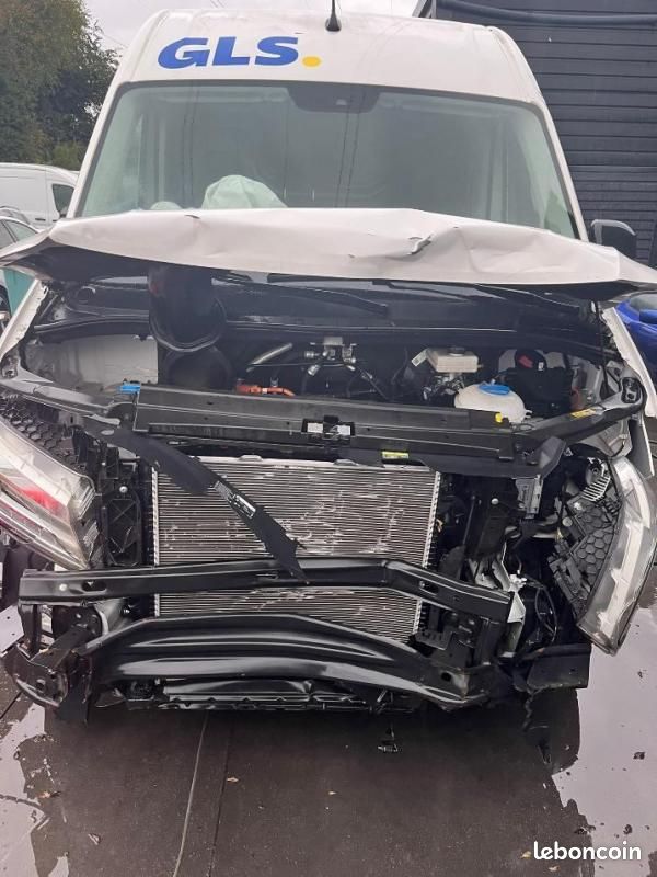 Volkswagen Crafter VAN e- 35 L3H3 136 CH ACCIDENTEE (image 3)