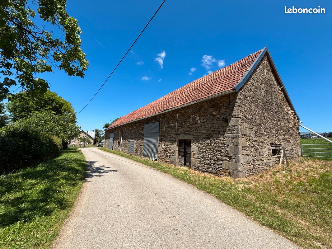 Maison 3 pièces 275 m² · à Le Lonzac · 275 m² · 35 000 €