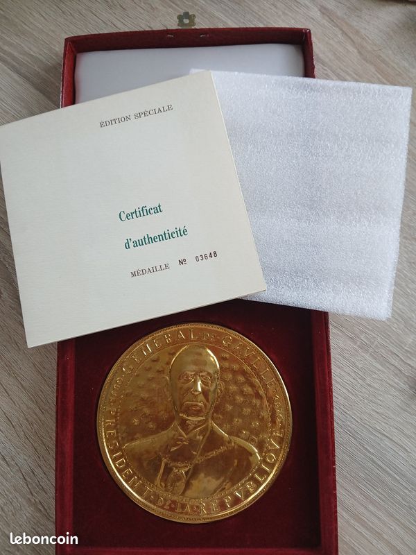 USA) Médaille argent scellée du Gal DE GAULLE avec certificat de