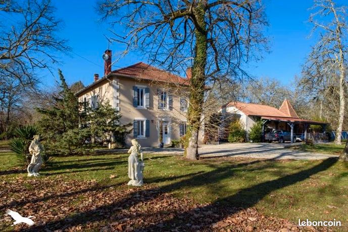 Maison 8 pièces 312 m²