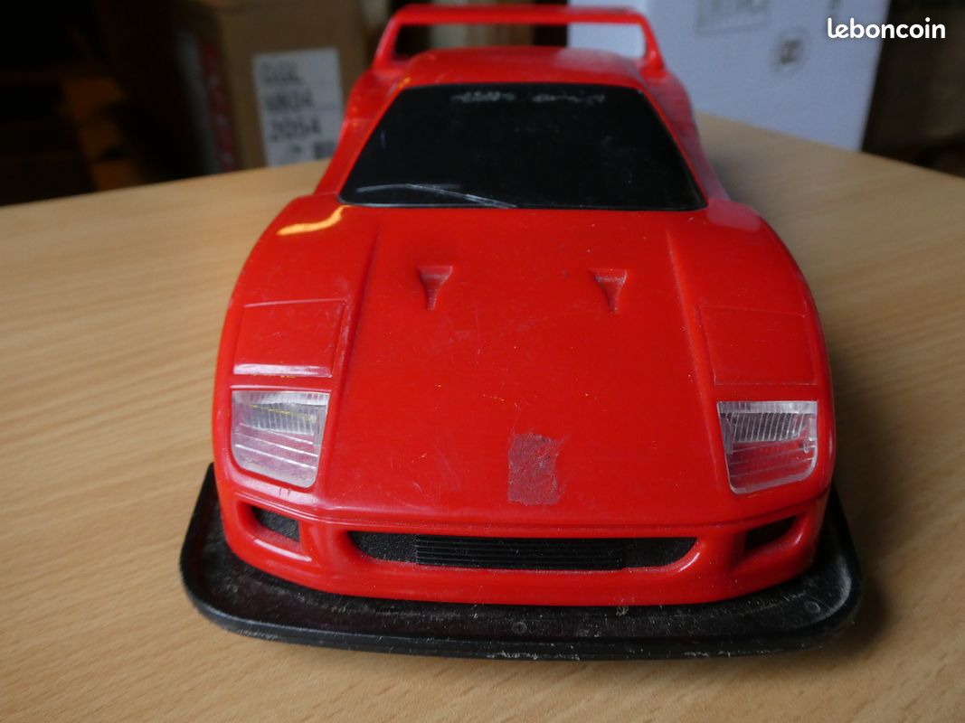 Voiture radiocommandée NIKKO Ferrari F40 - 1/18