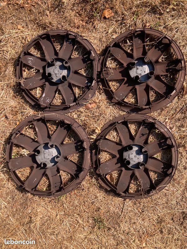 Quatre. Enjoliveurs Clio trois. 15 pouces (image 2)