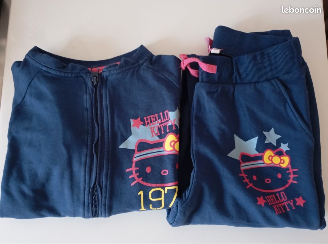 Ensemble veste et pantalon . 7/8 ans . Hello Kitty. Coton bleu et imprimé . Très bon état (image 2)