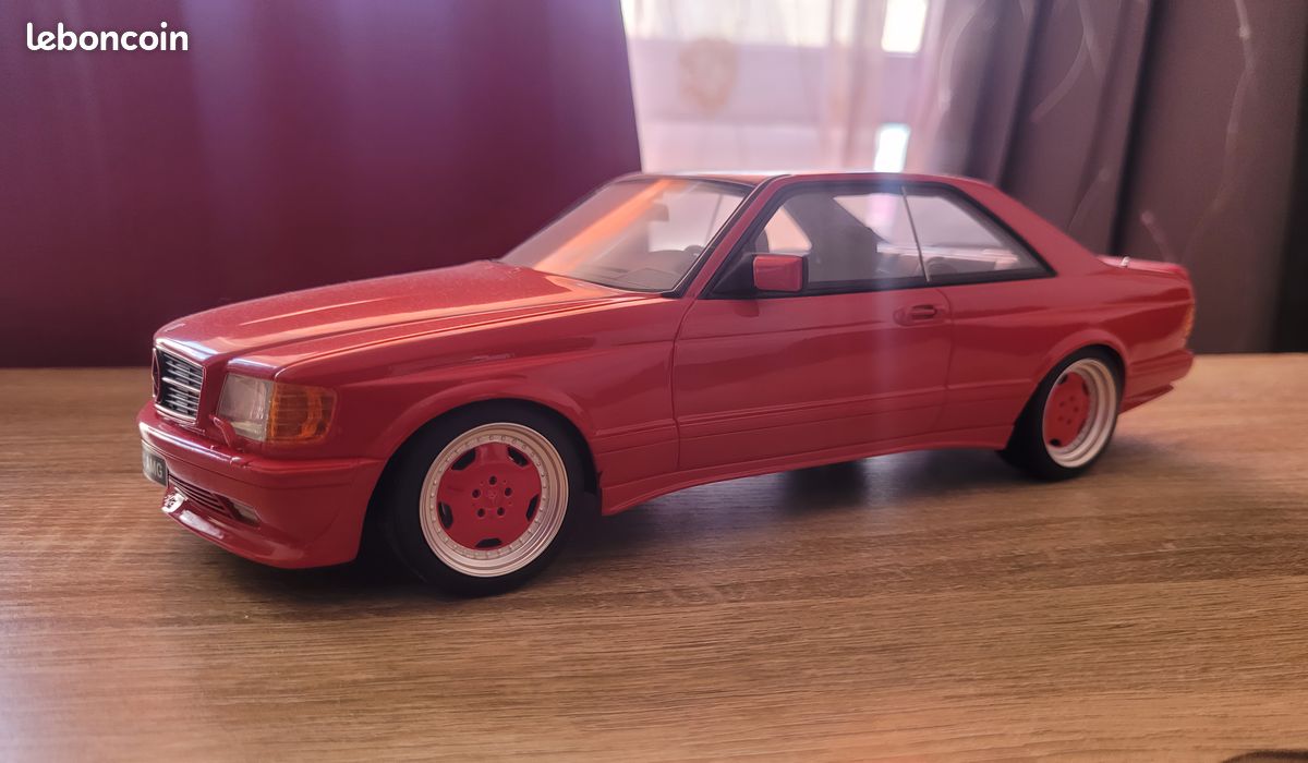 Mercedes W115 grey (Maxichamps) 1:43