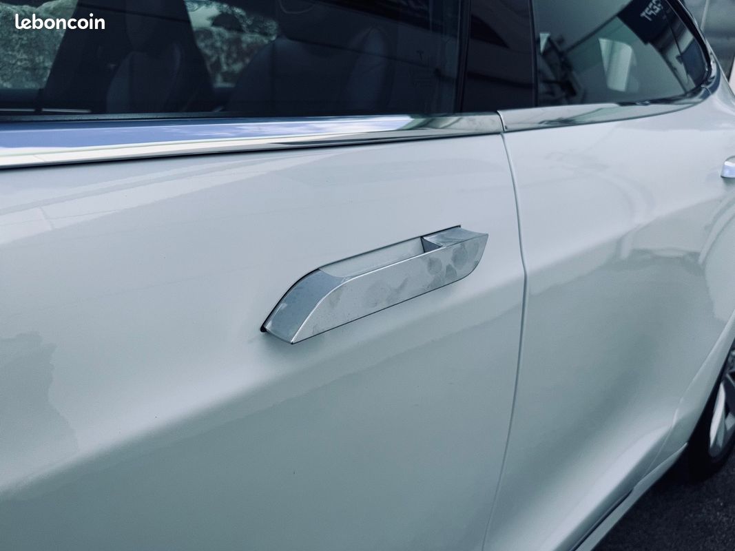 TESLA Model S 320CH BASE + 2EME MAIN + TOIT OUVRANT/PANO + AUTO PILOT + CAMERA DE RECUL + GARANTIE 12 MOIS (image 41)