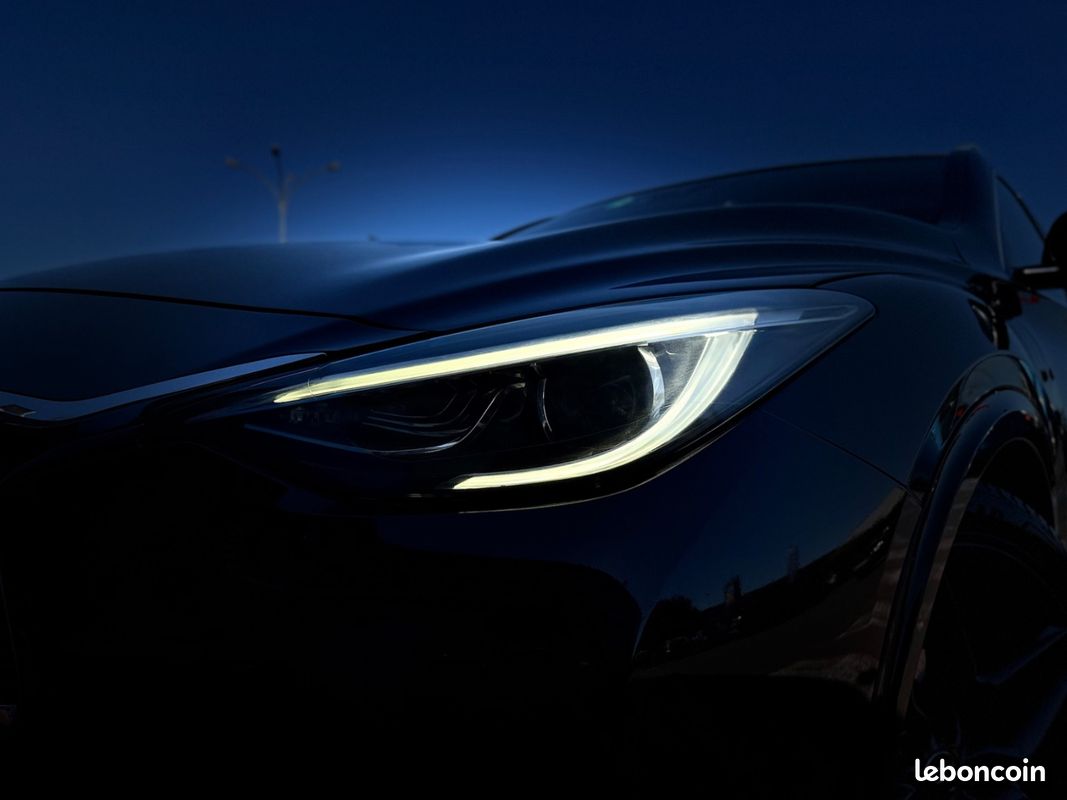 INFINITI Q30 2.2d 170ch 7DCT AWD Sport TOIT PANO BOITE AUTO CUIR ALCANTARA GARANTIE 12 MOIS (image 11)