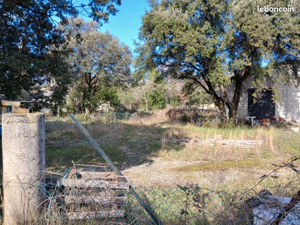 Terrain 765 m² Claret · 195 000 €