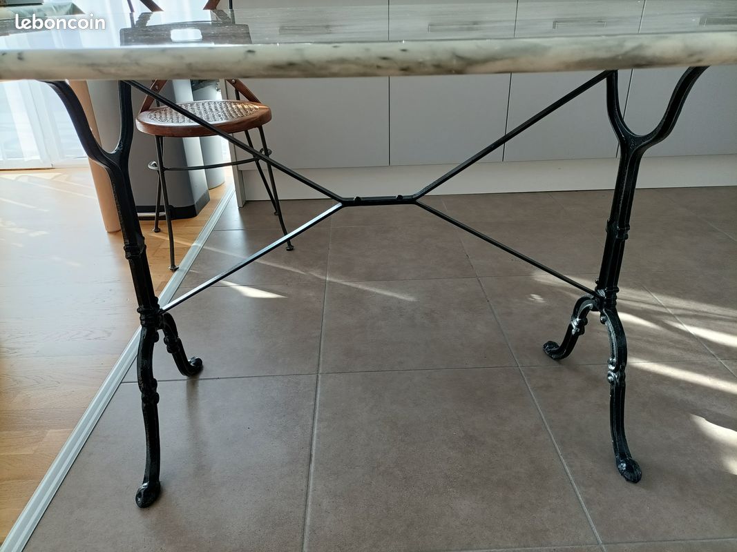 Grande table ovale en marbre (image 3)