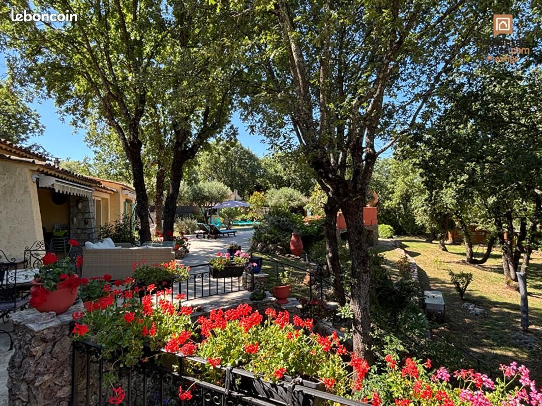 Maison 8 pièces 246 m² · à Saint-Paul-en-Forêt · 246 m² · 1 150 000 €