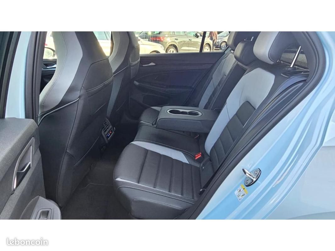 Volkswagen Golf R-Line 2.0 TDI 150cv DSG7+DCC+Toit pano+Matrix LED Black+JA18 YORK+Pack TECHNO+CU... (image 25)