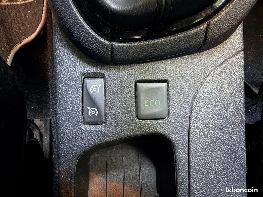 Renault Clio IV Energy ZEN 1.5 dCi 75ch (image 27)