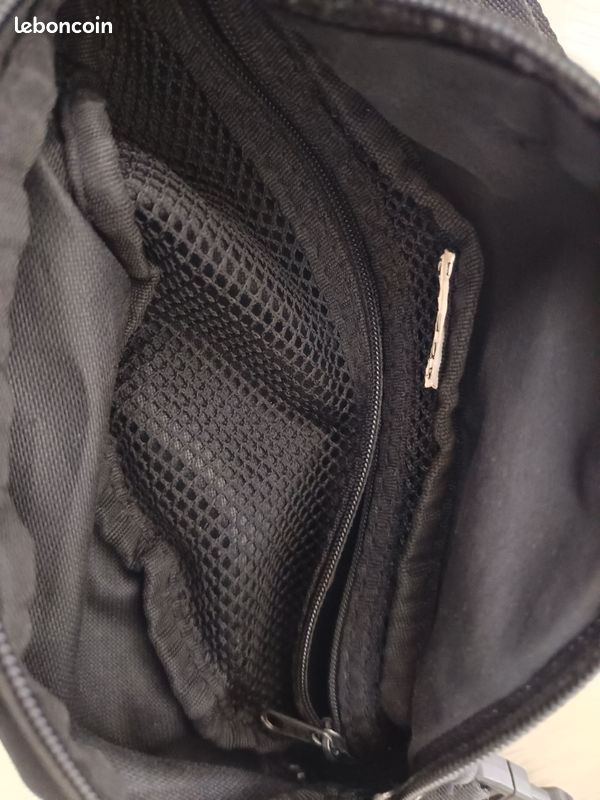 Sacoche Nike bon état (image 3)