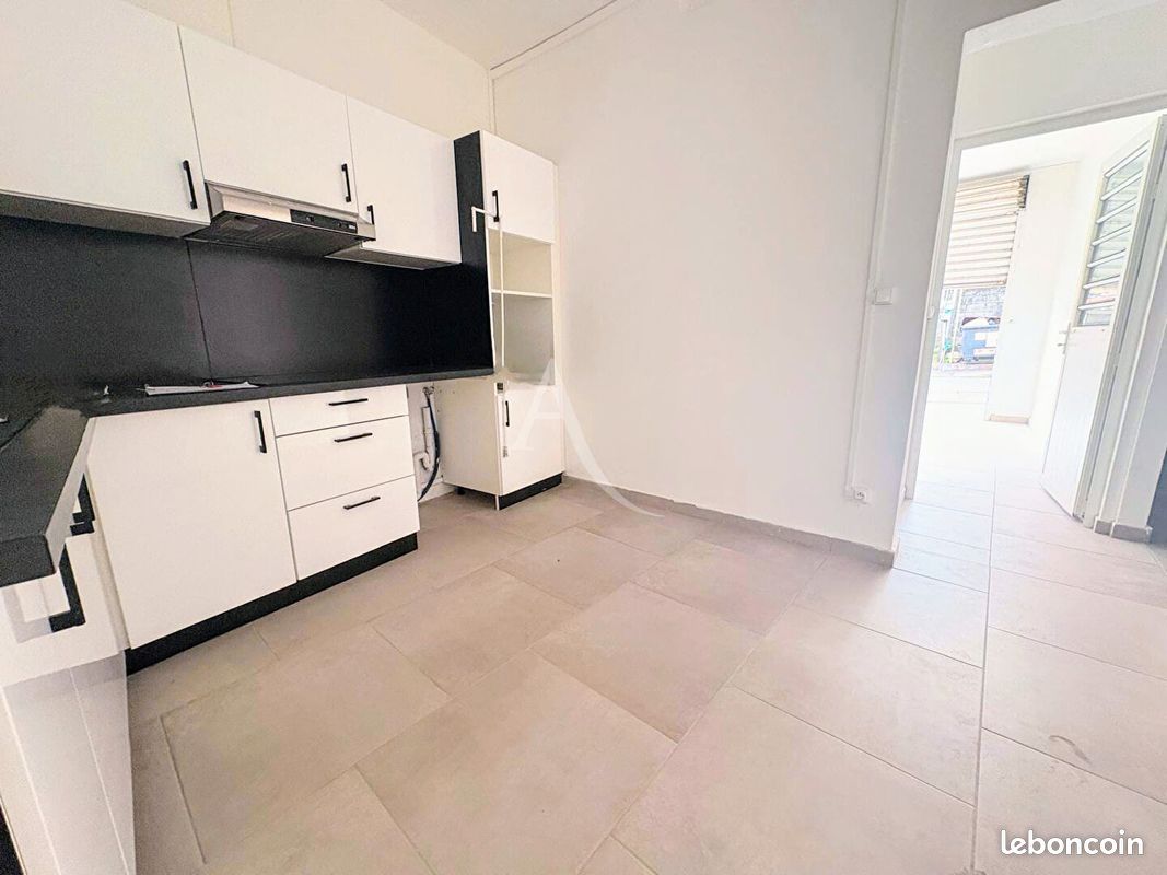 Appartement 2 pièces 43 m² · à Saint-Esprit · 43 m² · 700 €