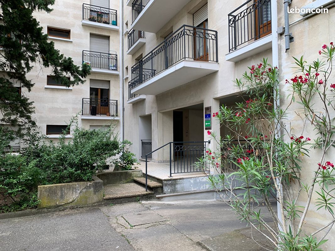 Parking/box NIMES (image 3)