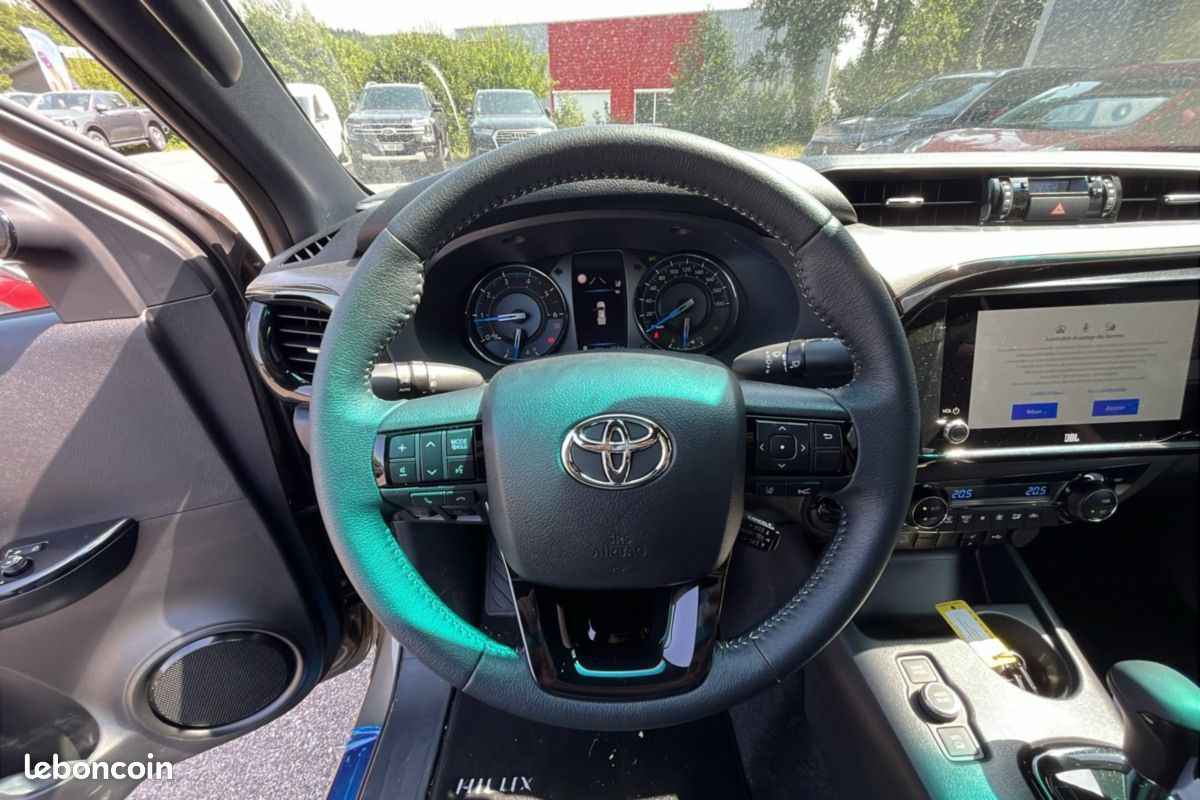 Toyota Hilux 2.8 204 BVA INVINCIBLE 4PL (image 10)