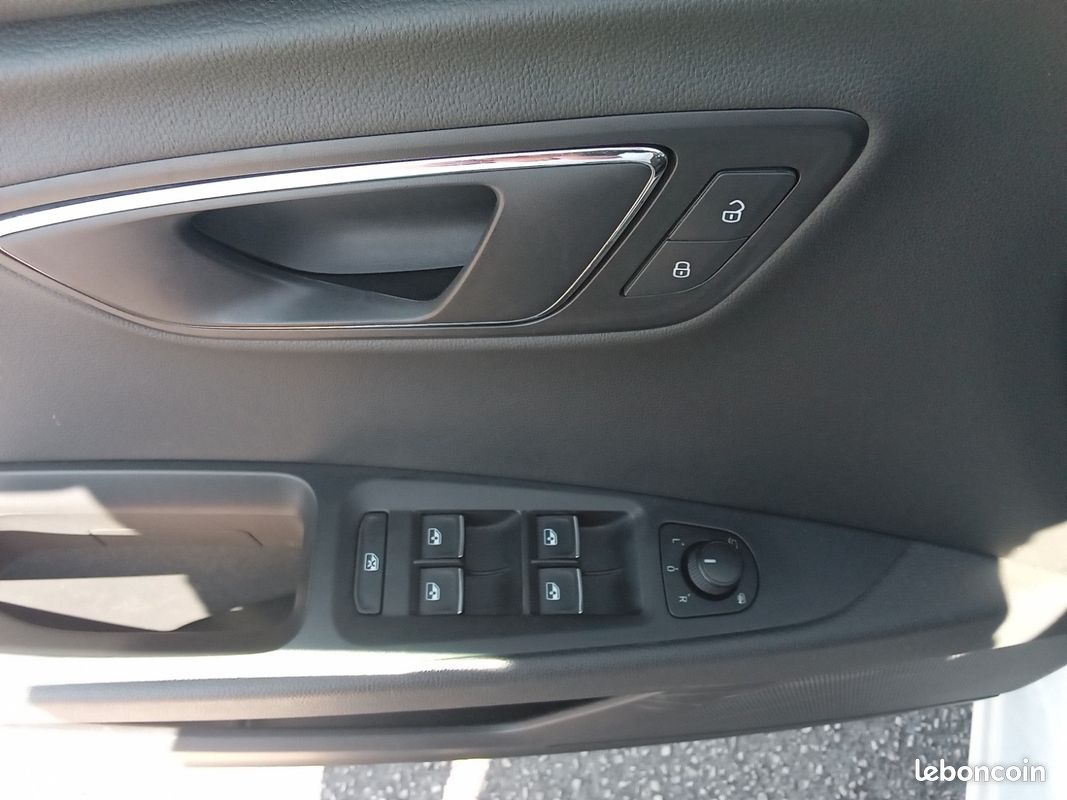 SEAT LEON 2.0 TDI 150 Start/Stop DSG6 FR / VENTE DESTINÉE UNIQUEMENT A PROFESSIONNEL DE L'AUTOMOBILE (image 24)