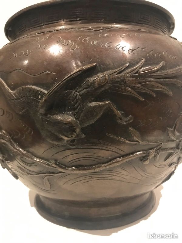 Art asiatique, cache pot ancien en bronze (image 2)