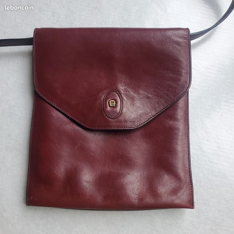 Sac à main mixte bordeaux porté epaule marque Étienne AIGNER - Accessoires & Bagagerie Sac à main mixte bordeaux porté epaule marque Étienne AIGNER - Accessoires & Bagagerie