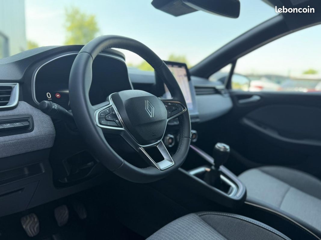 RENAULT CLIO V ECO-G 100 Techno avec Packs : Multimedia, Parking 360 et Safety (image 6)