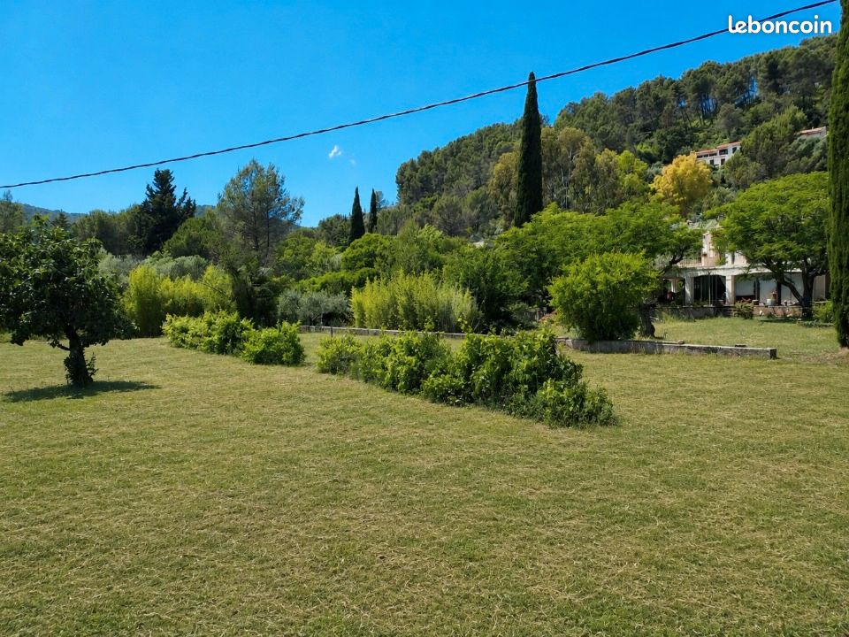 Terrain 600 m² Sollies Pont · à Solliès-Pont · 240 000 €