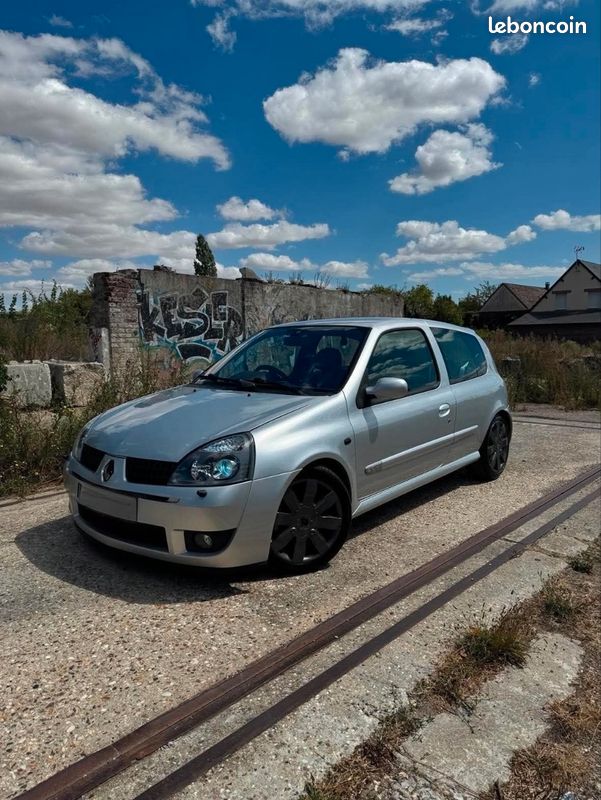 Clio 2 RS3 RHD (image 1)