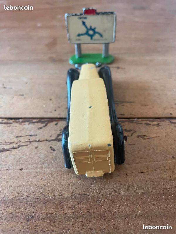 Dinky Toys GB Bentley Fourgonnette Ambulance réf : 30F (image 4)