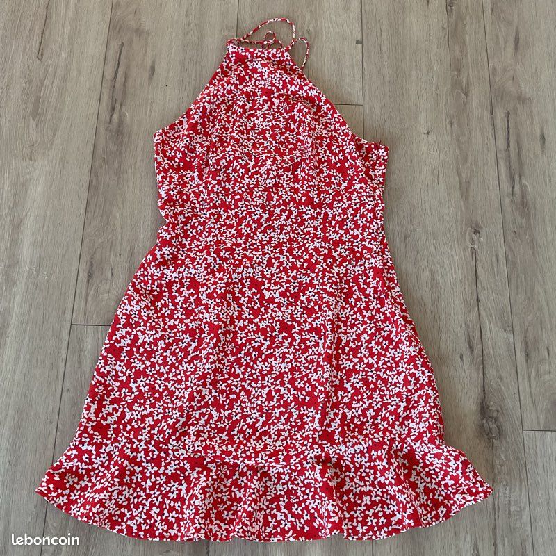Robe ZARA Rouge - Taille S - En Viscose - Manches Longues, Col Rond - Neuf Sans étiquettes