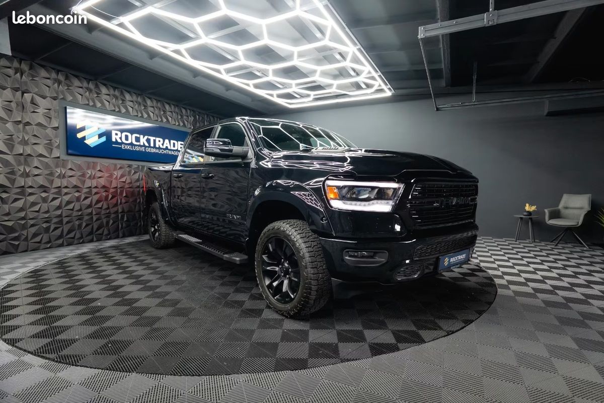 Dodge RAM 1500 Laramie Night Edition 5.7 HEMI 401 ch 4x4 – Alpine – 20” – Offroad (image 14)