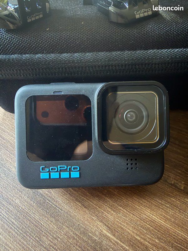GoPro Hero 11 Black + module média + 4 batteries et chargeur (image 2)