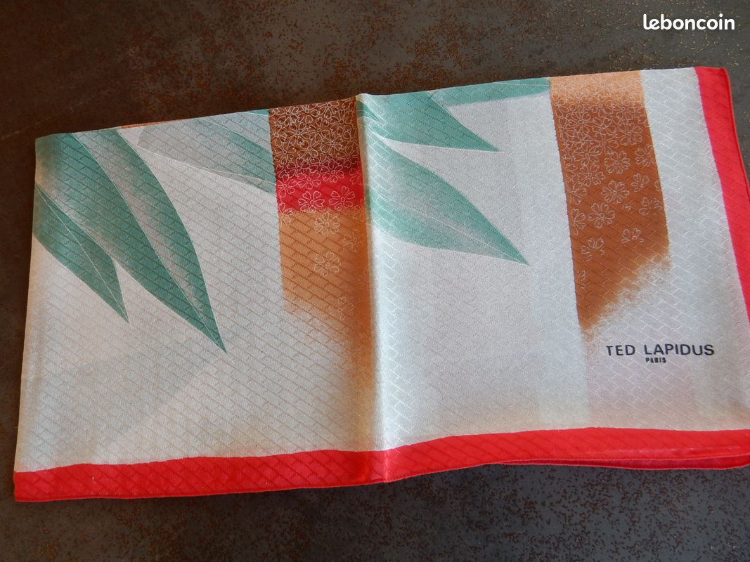 Foulard pure soie Ted Lapidus (image 2)