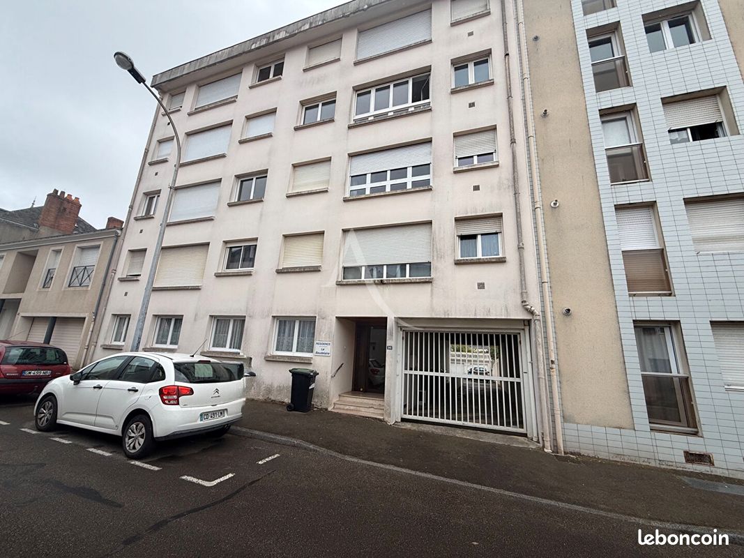 Parking 15 m² · à La Roche-sur-Yon · 15 m² · 100 €/mois