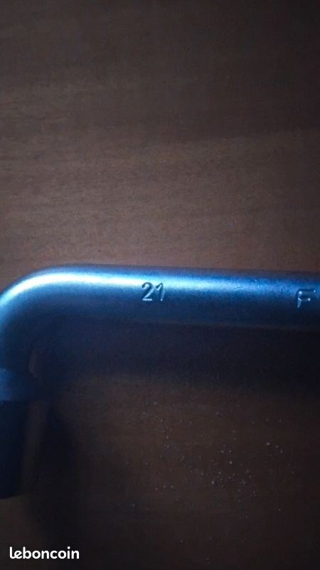 Clé à pipe 21 et 10 et clé dou le 8/10 (image 4)