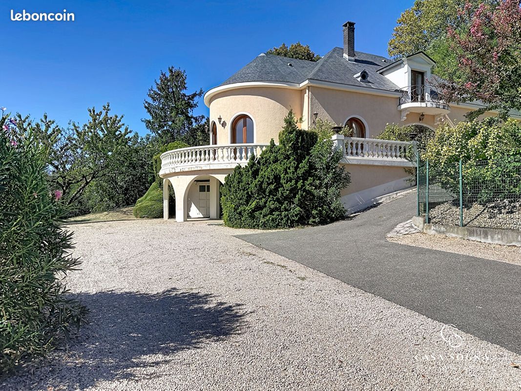 Maison 8 pièces 203 m² · à Miribel · 203 m² · 735 000 €