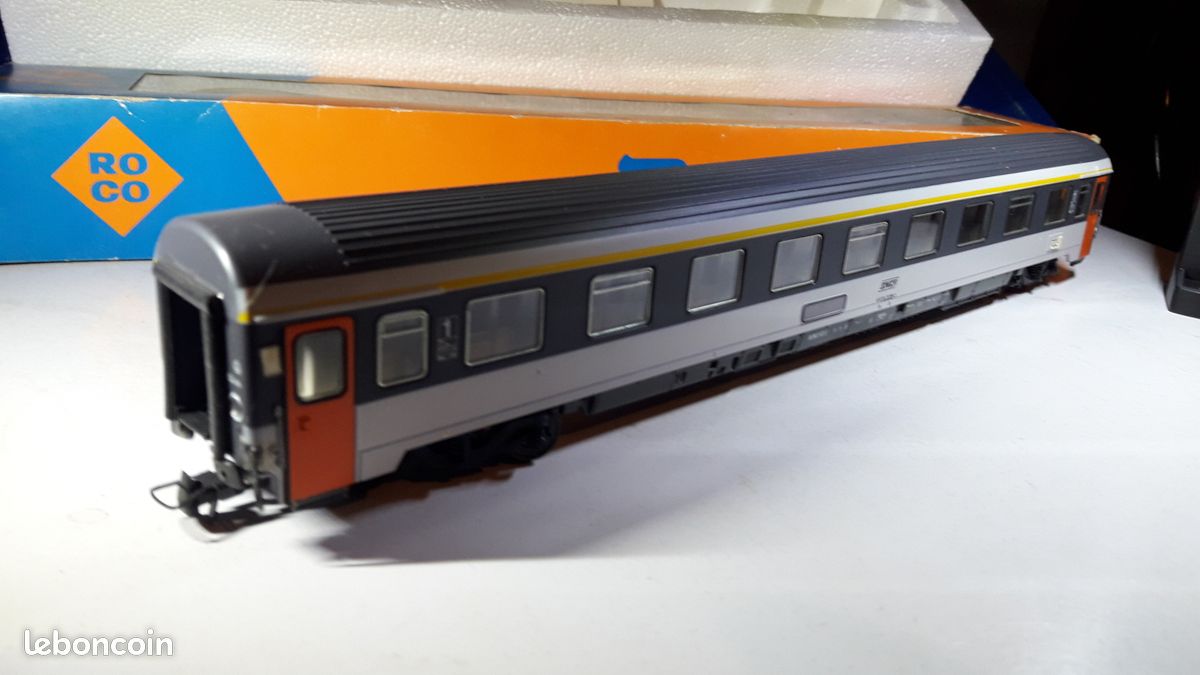 Voiture corail roco classe 1 Etat neuve - Modélisme