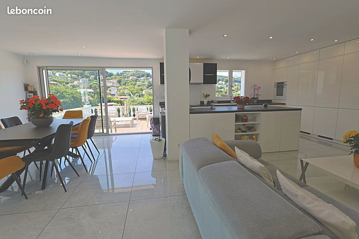 Maison 8 pièces 247 m² · à Vallauris · 247 m² · 1 299 000 €