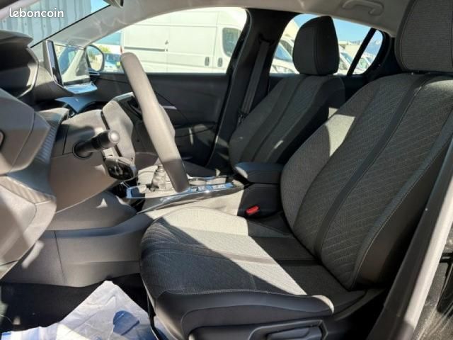 Peugeot 208 100 S&S BVM6 Allure (image 3)