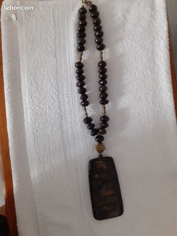 Collier (image 1)