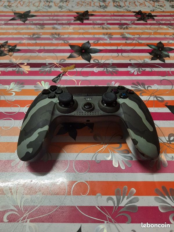 Manette ps4 très bon état (image 2)