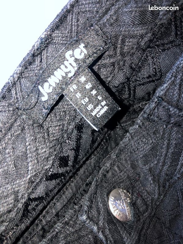 Pantalon moulant noir bien couper (image 3)