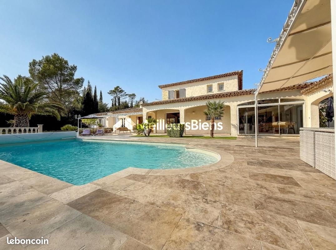 Maison 8 pièces 268 m² · à Roquebrune-sur-Argens · 268 m² · 1 480 000 €