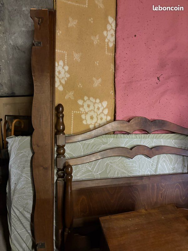 Lit ancien + table de chevet + sommier et matelas (image 2)