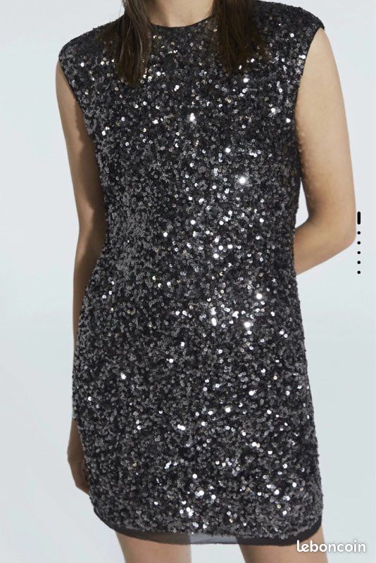 Robe Courte à Sequins Grise IKKS - Taille 42 - Sans Manches - Neuf Avec étiquettes