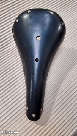 Ancienne Selle Vélo PRYMA 65 En Cuir - Style Rétro, Fabrication Française, Occasion Avec Usure, Compatible Route Et Universel