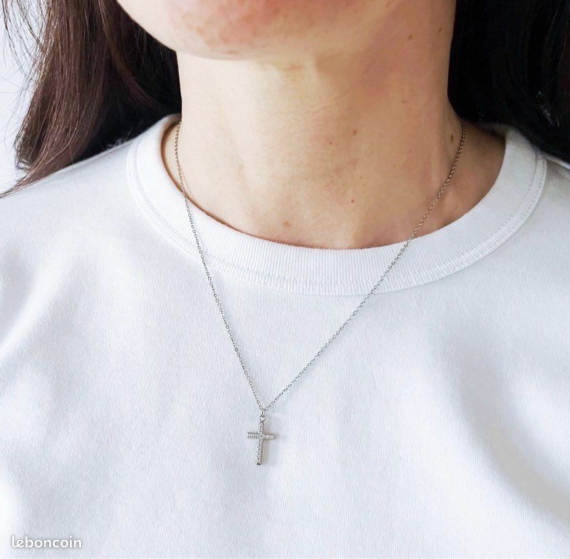 Collier Croix Chrétienne Strass Diamants – Neuf Avec étiquettes, En Acier Inoxydable