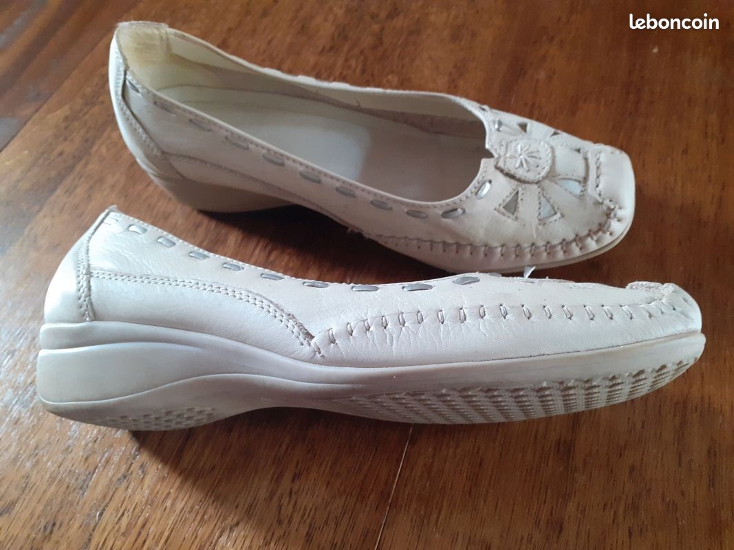 Ballerines plates en cuir blanc cassé